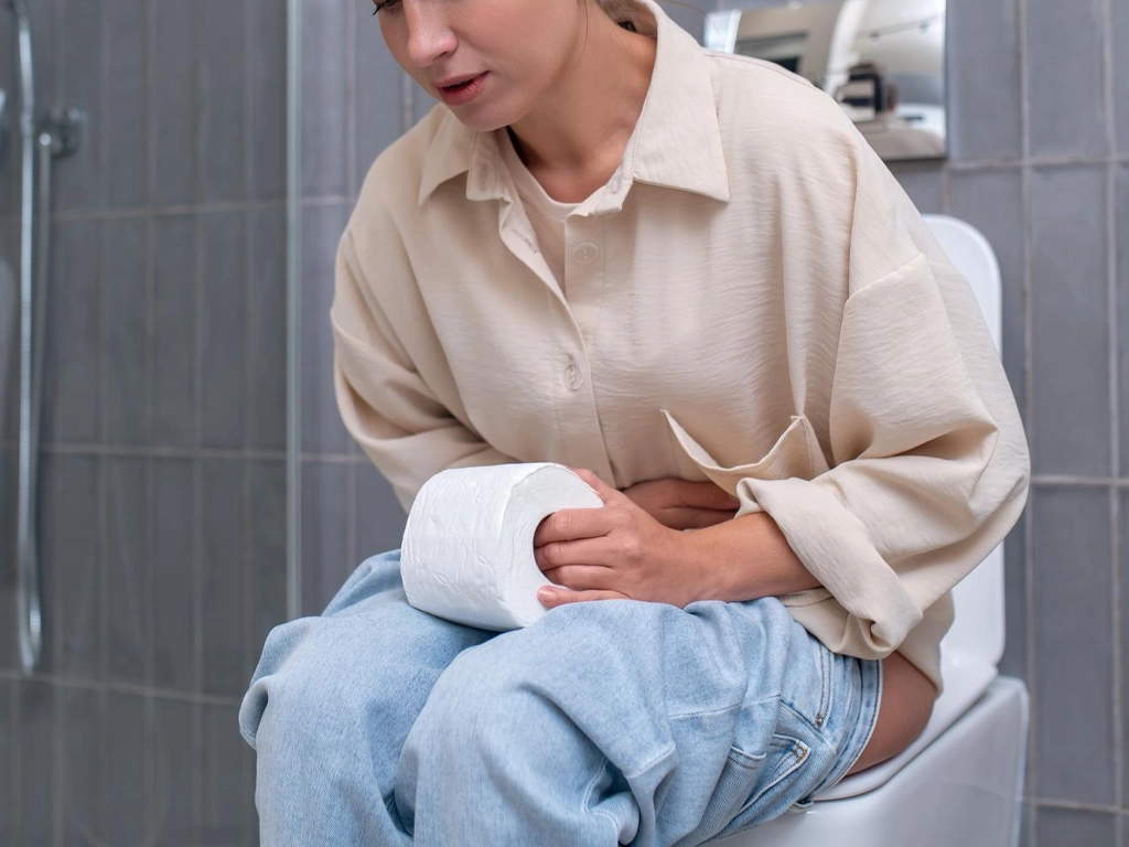 La sangre en la orina puede ser una señal de alerta renal. Descubre sus causas, diagnóstico y cuándo acudir al especialista.