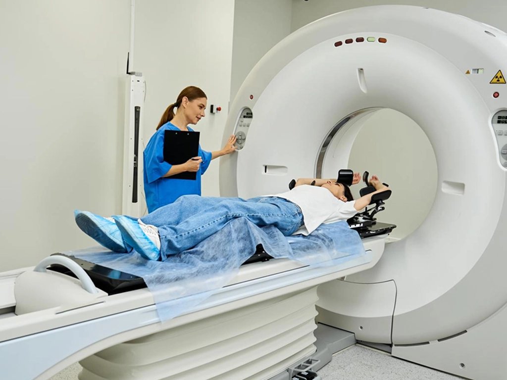 Nefrotoxicidad por medios de contraste: protege tus riñones antes y después de la tomografía