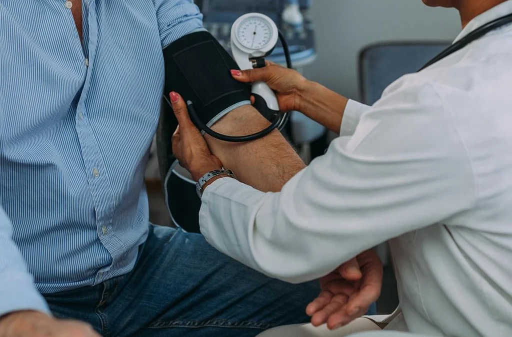 El daño oculto de la hipertensión arterial: lo que tu cuerpo puede estar sufriendo en silencio